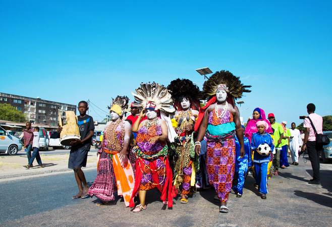 Public displays of affection should be minimal, especially in more conservative areas Public displays of affection should be minimal, especially in more conservative areas