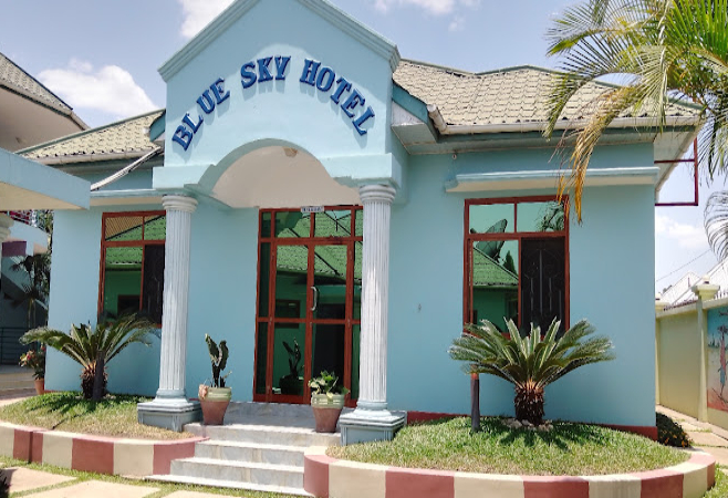 Blue Sky Hotel has accommodations with a garden, private parking, a shared lounge and a bar
