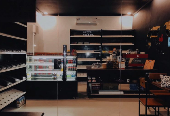 This delightful spot is perfect for grabbing a quick takeaway, especially during the hot daytime hours