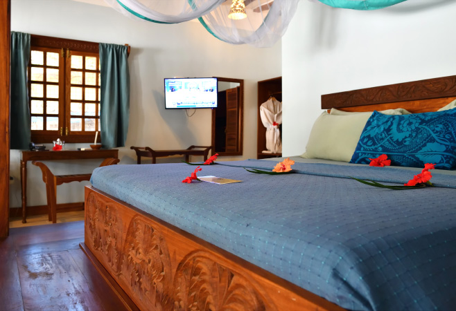 Kendwa Rocks Hotel offers rooms and suites with views of the Indian Ocean or the garden