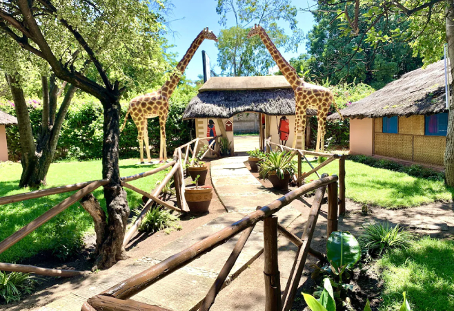 Kwatunza Beach Land offers accommodation with a restaurant, free private parking, a bar and a shared lounge