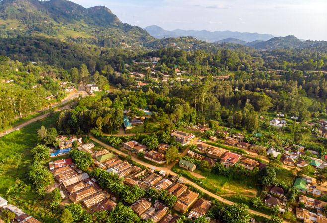 Known for its stunning scenery, lush landscapes, and vibrant culture, this charming town offers a perfect getaway for nature lovers and adventure seekers